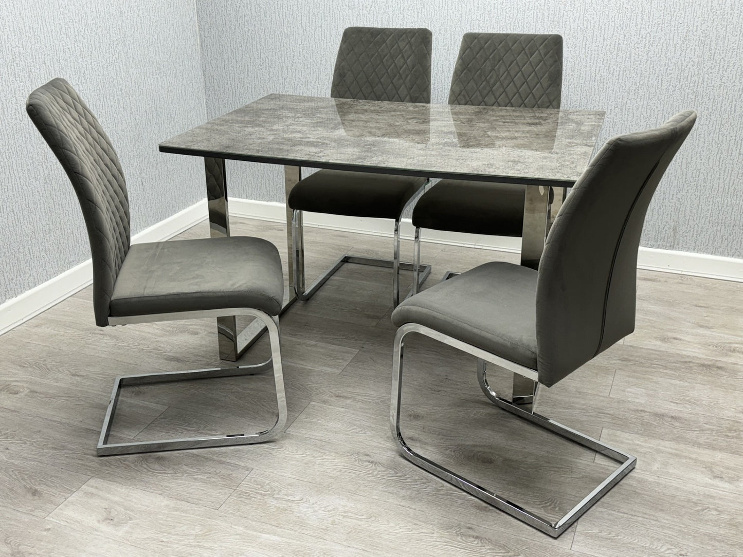 Singapore dining set concrete