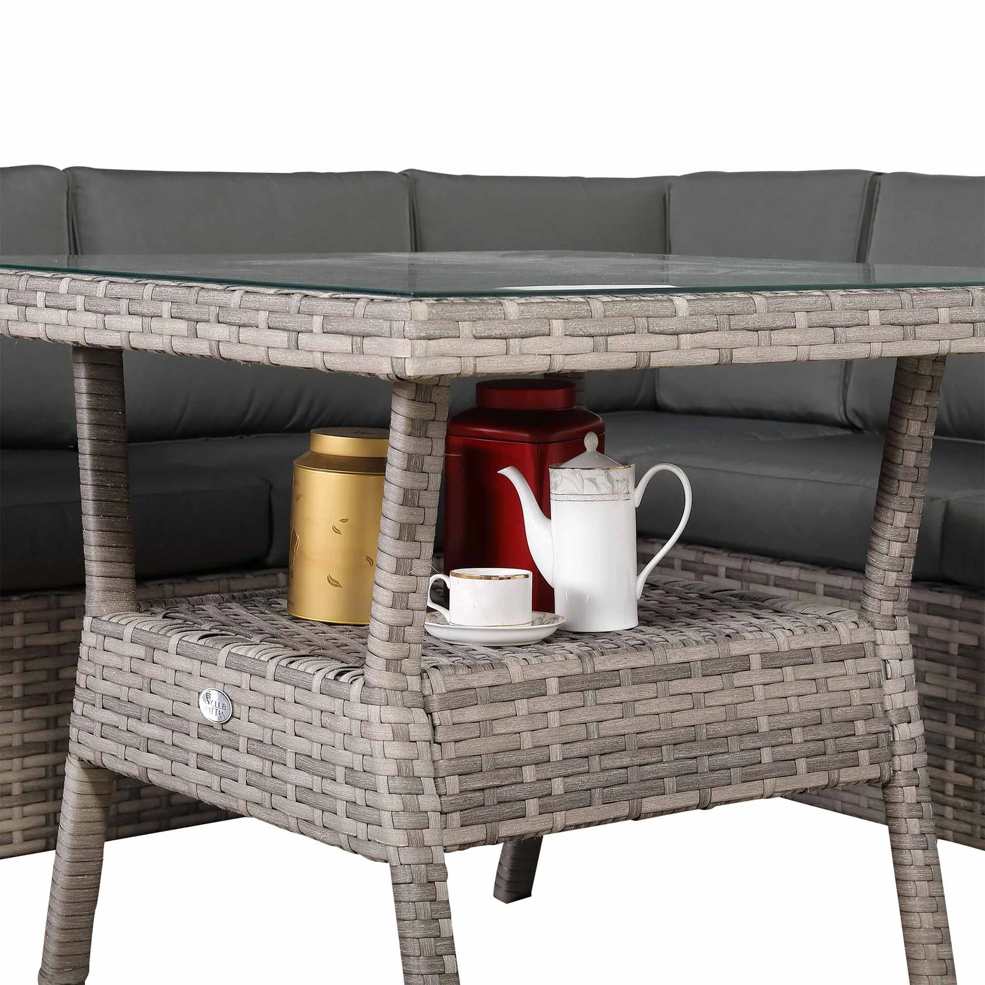 Lille dining table with tempered glass top and woven base